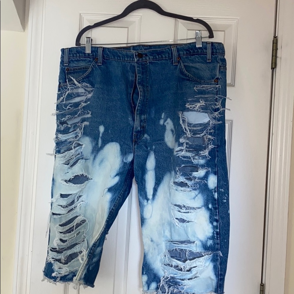 FUNKY RIPPED JEANS  42W 30L.  Size (20)